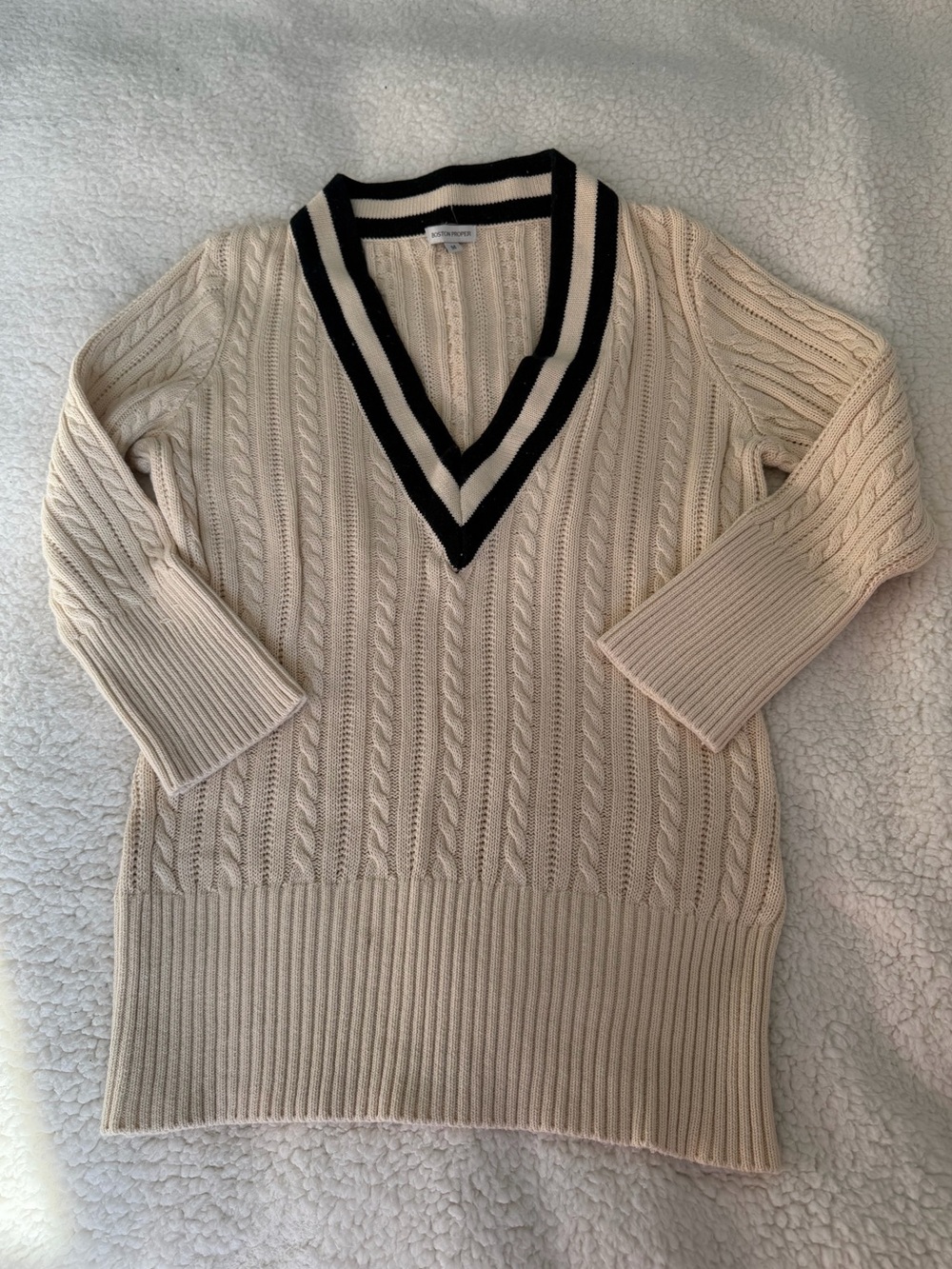 Collegiate Cable Knit V-neck, 3/4 Sleeve Sweater, size M
